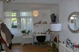 Wohnung mieten in Am Mühlgraben, 35037 Marburg, Südviertel-Altbau, gepflegtes 24qm-WG Zimmer mit Parkett an Studentin ab 1. 11. 25
