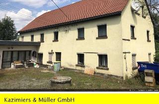 Haus kaufen in 01904 Steinigtwolmsdorf, Wohnhaus mit Garagen und Lager/Scheune zu verkaufen!