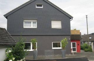 Haus kaufen in An Der Bahn, 57223 Kreuztal, Gut vermietete 4 Einheiten in Kreuztal - Kredenbach