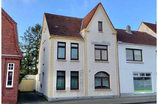 Haus kaufen in 25813 Husum, HUSUM ZENTRUM: Sanierungsbedürftiges Stadthaus mit 2 Wohnungen, Westgarten, Balkon und Garage!