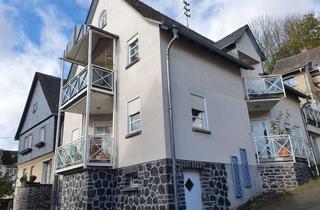 Haus kaufen in 35799 Merenberg, Gepflegtes Zweifamilienhaus mit zwei Balkone und Terrasse