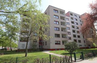 Wohnung kaufen in Heideläuferweg 45, 12353 Buckow, Helle, ruhige Wohnung in gepflegter Wohnanlage/Top-Grundriss, Balkon, weiter Blick, Aufzug, Stellpl.