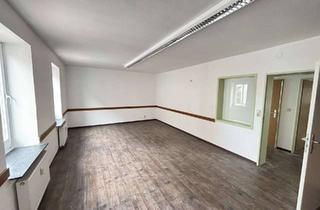 Praxen mieten in 26721 Stadtzentrum, Große Praxisfläche mit Fahrstuhl und Parkmöglichkeiten in direkter Innenstadtlage zu vermieten!