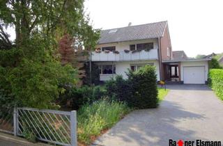 Haus kaufen in 46446 Emmerich am Rhein, Emmerich: Zweifamilienhaus mit Untergeschoss und 2 Garagen