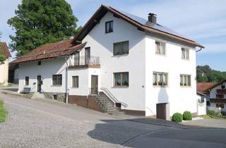 Haus kaufen in 94265 Patersdorf, Ruhmannsfelden ca. 3 km: Gr. 2-Fam.-Haus m. Büro, Photovoltaikanlage, 3 Garagen u. 3 sep. Eingängen!