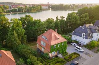 Villa kaufen in 17235 Neustrelitz, Mehrgenerationenhaus - Historische Altbauvilla aus 1928 in direkter Seelage.