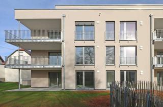 Wohnung kaufen in Prof.-Schwenkel-Straße 11, 72584 Hülben, 2,5-Zimmer-Gartenoase mit Terrasse und kfw-55 Standard