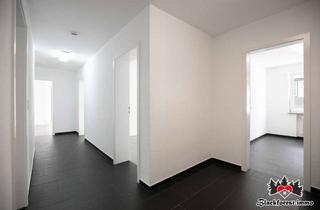 Wohnung kaufen in 78713 Schramberg, Große, zentrale & altersgerechte Wohnung mit Garage im Herzen Schrambergs