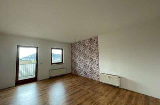 Wohnung kaufen in Dresdner Straße 30, 09337 Hohenstein-Ernstthal, Schöne Dreiraumwohnung mit Südbalkon und tollem Erzgebirgsblick