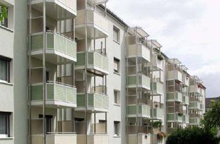 Wohnung mieten in Werner-Seelenbinder-Str. 11, 01591 Riesa, Ideal für junge Leute: 3-Raum-Wohnung mit Balkon in Riesa