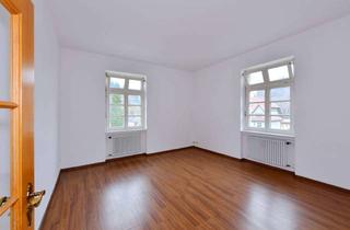 Wohnung kaufen in 79669 Zell im Wiesental, REDUZIERT: Charmante 4-Zimmer Wohnung mit Balkon, EBK und 2 Stellplätzen