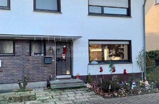 Doppelhaushälfte kaufen in 53859 Niederkassel, Vermietete Doppelhaushälfte mit Sanierungsbedarf im schönen Rheidt !