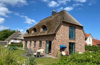 Haus kaufen in 23942 Kalkhorst, Neuwertiges Reetdachhaus in Groß Schwansee