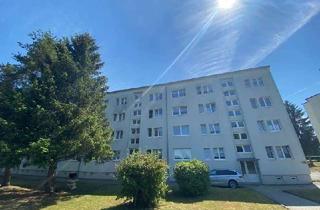 Wohnung mieten in Rosa-Luxemburg-Ring 17, 07586 Bad Köstritz, Helle 3-R.-Whg. mit Balkon