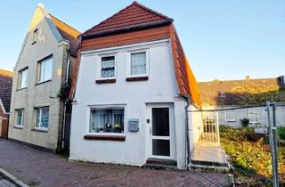 Haus kaufen in 25746 Heide, 2x Wohnungen in Heide