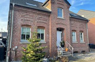 Einfamilienhaus kaufen in 45731 Waltrop, Charmantes Einfamilienhaus mit großer Einliegerwohnung sowie einem Pool und einem riesigen Carport!