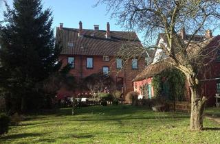 Mehrfamilienhaus kaufen in 24159 Holtenau, Rotklinker-MFH mit 5 WE in ruhiger Lage in Holtenau mit Ausbaureserven ideal für Handwerker
