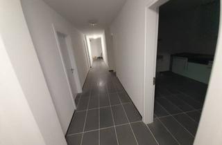WG-Zimmer mieten in Würzburger Straße, 74889 Sinsheim, WG-Einzelzimmer, mit Einbauküche und Gemeinschaftstoilette, sowie ca. 1 min entfernt von Bushaltestelle.
