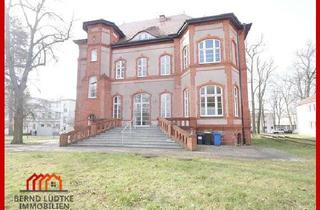 Gewerbeimmobilie kaufen in 16866 Kyritz, Denkmalgeschützte Villa mit 4 vermieteten Gewerbeinheiten zu verkaufen!