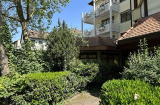 Wohnung kaufen in 77933 Lahr/Schwarzwald, Modernisierte 2-Zimmer-Senioren-Wohnung mit großer Dachterrasse