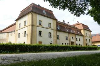 Einfamilienhaus kaufen in 91743 Unterschwaningen, Denkmalgeschütztes Wohnhaus mit neuer Zentralheizung als Teil der historischen Schlossanlage