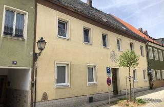 Haus kaufen in 95643 Tirschenreuth, Zweifamilienhaus mitten im Ortskern mit großem Garten - selbst einziehen und zugleich vermieten