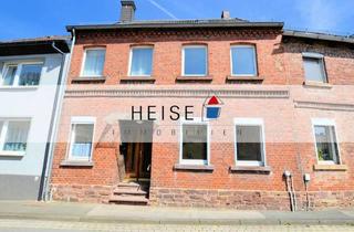 Haus kaufen in 37671 Höxter, Reihenmittelhaus mit kleinem Innenhof in Lüchtringen - Dorflage 75 m zur Weser