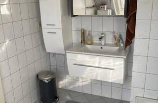 WG-Zimmer mieten in Ahornstr, 65933 Frankfurt, WG-Zimmer (20 qm) + eigenes Bad + Ankleide Bereich in eigener Etage + Balkon // Wohnzimmer mit Bar und Couch