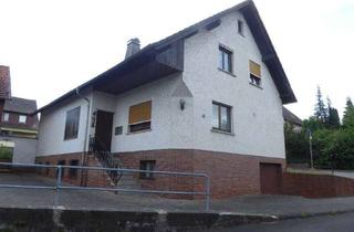 Haus kaufen in 36157 Ebersburg, Freistehendes 2-Familienhaus mit Nebengebäude in Ebersburg-Weyhers