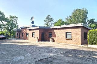 Haus kaufen in 24791 Alt Duvenstedt, Exklusives Haus mit zwei Wohneinheiten in Traumlage am Wasser mit Zugang und Wiese!