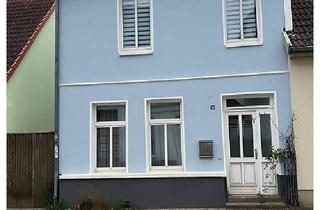 Haus kaufen in Rudolf-Breitscheid-Str. 58, 23948 Klütz, Modernisiertes Stadthaus mit schönem Grundstück und eigener Zufahrt zu verkaufen