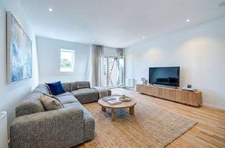 Wohnung kaufen in Blumenweg, 12105 Mariendorf, Sonnige Dachgeschossidylle: Frisch modernisierte 2-Zimmer-Wohnung mit Süd-Terrasse & Blick ins Grüne