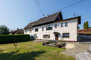 Haus kaufen in 56651 Oberdürenbach, Handwerker gesucht - ansprechendes Zwei-Dreifamilienhaus mit Renovierungsbedarf