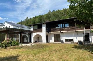 Villa kaufen in Föhrenweg 13, 92339 Beilngries, BESTE LAGE! Teilrenovierte Villa mit Hallenbad und neuer Wärmepumpe!