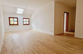 Wohnung kaufen in Kirchdorfer Straße 1a, 83064 Raubling, 2-Zimmer-Dachgeschosswohnung mit gehobener Innenausstattung in Großholzhausen