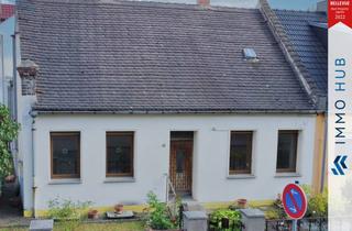 Haus kaufen in 06217 Merseburg, ++ 860 EUR/m²: Potenzial zum Traumhaus - Sanierungsbedürftiges Reihenendhaus in attraktiver Lage ++