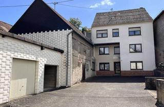 Haus kaufen in 56769 Arbach, Geräumiges Wohnhaus mit Doppelgarage in der Nähe des Nürburgrings