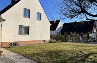 Haus kaufen in 85764 Oberschleißheim, Renvoierungsbedürftiges 2-Familienhaus mit Erweiterungspontenzial in Oberschleißheim