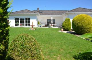 Haus kaufen in 63863 Eschau, *HTR Immobilien* Exklusiver Atriumsbungalow in bester Wohnlage!