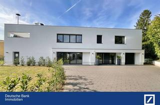 Haus kaufen in 63303 Dreieich, Außergewöhnliches Zweifamilienhaus mit separatem Gästebereich in sensationeller Lage in Götzenhain