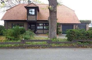 Einfamilienhaus kaufen in 48599 Gronau (Westfalen), RESERVIERT Im Landhausstil errichtetes Einfamilienhaus, mit Keller, zwei Garagen & großem Grundstück