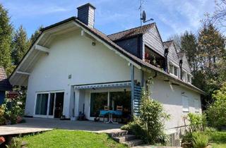 Einfamilienhaus kaufen in 51469 Bergisch Gladbach, Großzügiges Einfamilienhaus mit großer Einliegerwohnung in Waldrandlage, Stadtgrenze zu Köln