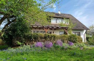 Haus kaufen in 90587 Tuchenbach, Gepflegtes Zweifamilienhaus mit schönem Garten