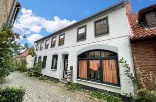 Haus kaufen in 24340 Eckernförde, Reserviert-Altstadtflair in Eckernförde: Kleines MFH unweit des Hafens