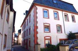 Haus kaufen in 56856 Sankt Aldegund, Altes 'Zehnthaus' mit 2 Garagen und Terrasse.