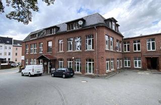 Haus kaufen in 08485 Lengenfeld, Vollvermietetes Wohn- & Geschäftshaus mit Parkfläche