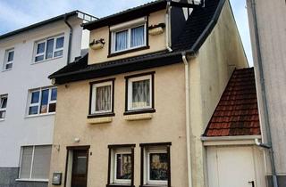 Haus kaufen in 75181 Huchenfeld, PF-Huchenfeld: „Klein aber mein!“, kleines Häuschen im Ortskern des begehrten Höhenstadtteils