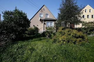 Einfamilienhaus kaufen in 08427 Fraureuth, TEILSANIERTES EINFAMILIENHAUS MIT 2x GARAGEN IN IDYLLISCHER WOHNLAGE!