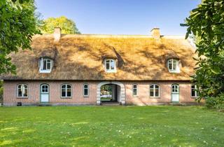 Haus kaufen in 24361 Haby, Traumhaftes reetgedecktes Doppelhaus: Idylle und Komfort unter einem Dach