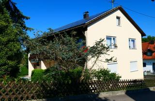 Einfamilienhaus kaufen in 84048 Mainburg, Freistehendes Einfamilienhaus (aktuell 2 Wohneinheiten) mit 3 Garagen und PV-Anlage!